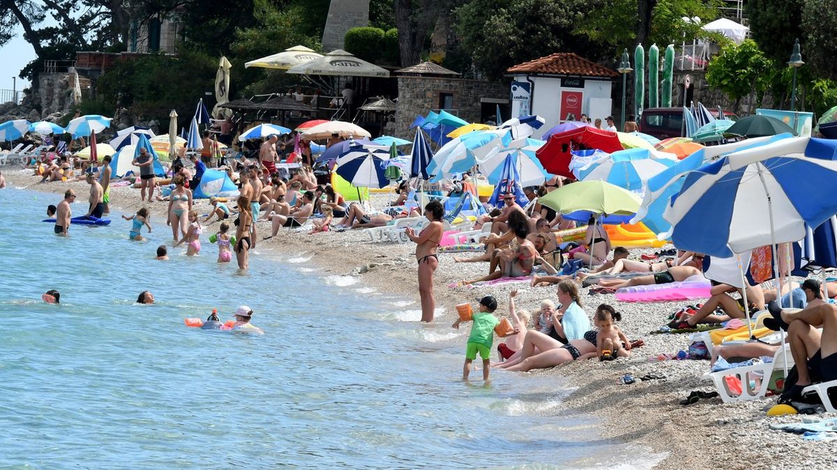 V Chorvatsku přibývá nakažených i turistů. Ti se tam houfně vracejí